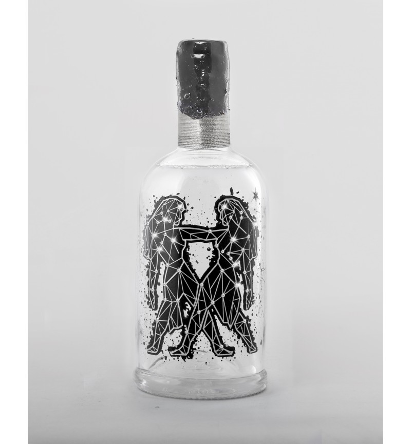 Инкрустированная бутылка «Близнецы» с водкой