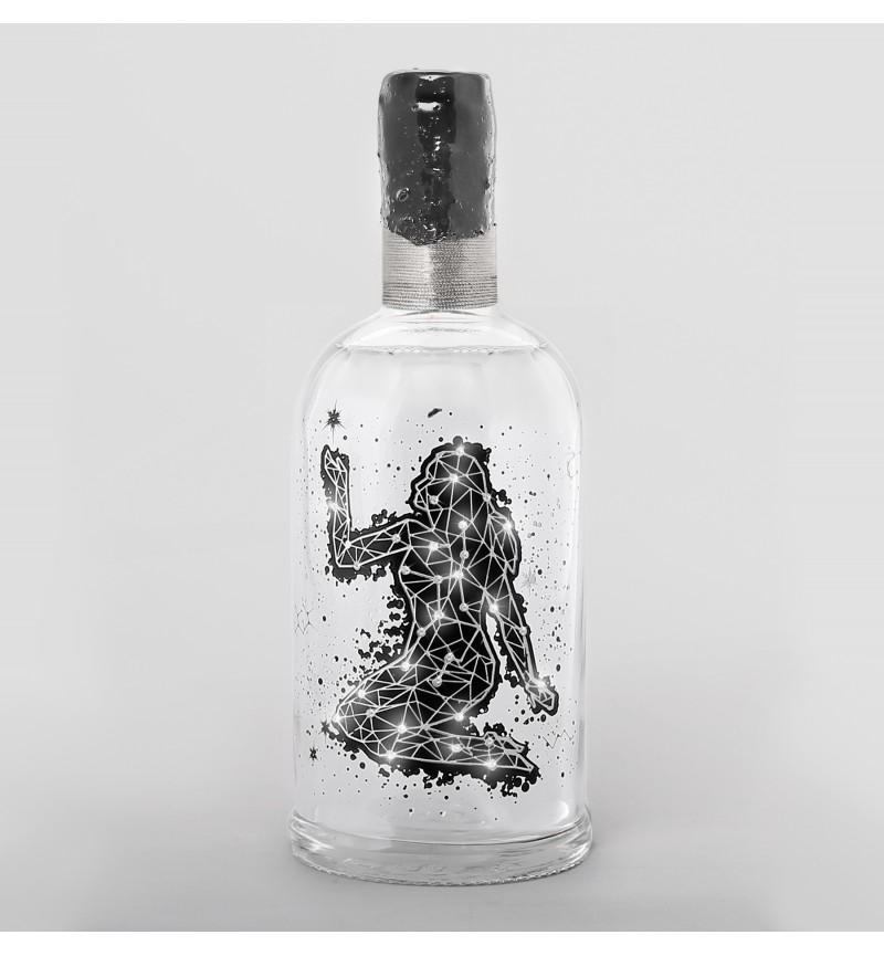 Инкрустированная бутылка «Дева» с водкой