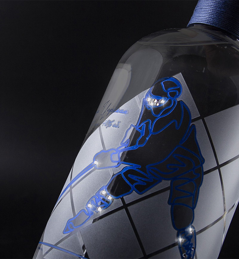 Инкрустированная бутылка «Хоккеист» с водкой