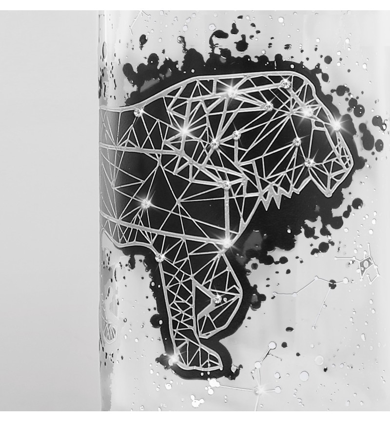Инкрустированная бутылка «Лев» с водкой
