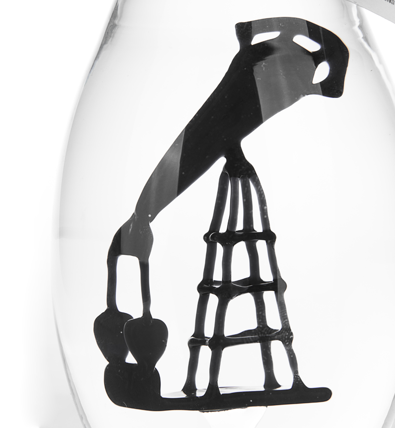 Нефтяная вышка-качалка внутри с водкой